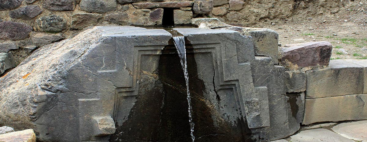 Fonte de água em Ollantaytambo